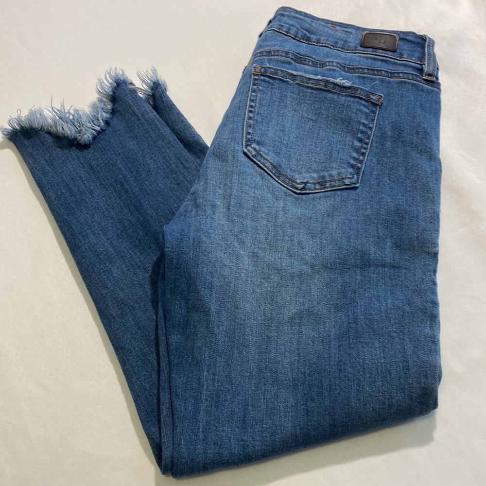 Woman’s Celebrity Pink crop style jeans size 9/29